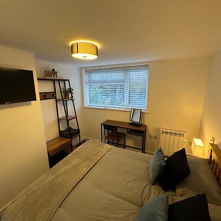 Modern 1 Bed Apartment With Car Parking Bitton Εξωτερικό φωτογραφία