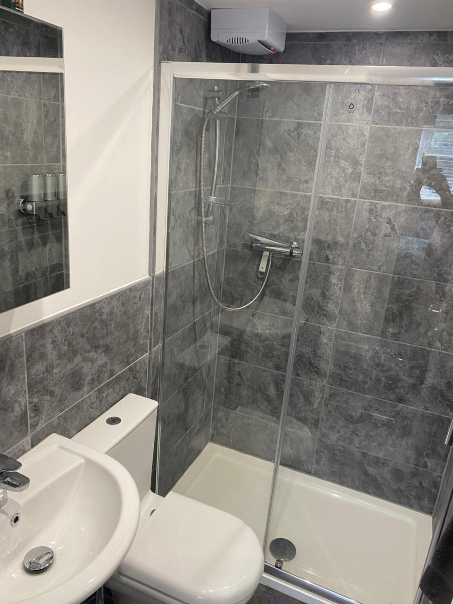 Modern 1 Bed Apartment With Car Parking Bitton Εξωτερικό φωτογραφία